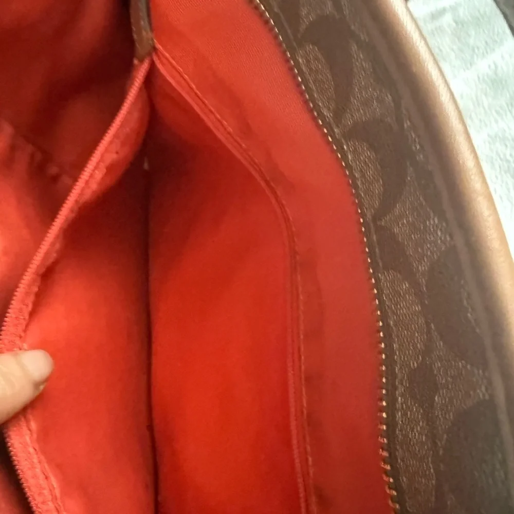 Coach tote signature